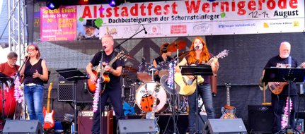 IMPEX live beim Altstadtfest 2022 auf dem Marktplatz in Wernigerode.